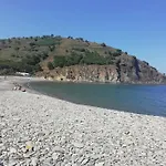 Les Pieds Dans L'eau !