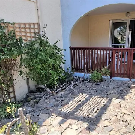 Les Pieds Dans L'eau !