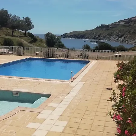 Les Pieds Dans L'eau ! * Cerbère